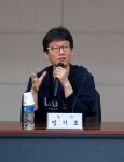 충남발전연구원(원장 박진도)은 15일 연구원에서 <엄기호> 작가 초청 특강을 가졌다.(특강중인 엄기호 작가 모습) (사진제공: 충남발전연구원)