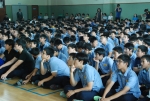 설명회에서 사용설명을 주의깊게 듣고 있는 청구중학교학생들 (사진제공: 레드휘슬)