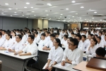 레이먼킴의 특강을 경청하고 있는 한국외식조리전문학교 재학생들. (사진제공: 한국외식조리전문학교)