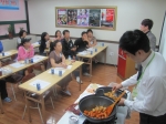 뽕잎도우로 잘 알려진 뽕뜨락피자에서 오랜 기획 끝에 궁중 닭강정이라는 신메뉴를 선보이며 2012년 하반기 가맹점 간담회를 '상생 한마당'이라는 주제로 9월 17일 본사 세미나실에서 실시하였다.