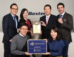 (주)박스터는 2012년 여성가족부 주관 가족친화인증기업 여성가족부 장관 표창을 수여하였으며, (주)박스터의 손지훈 대표이사(뒷줄 중앙)와 이현우 인사부 이사(뒷줄 좌측), 니콜라스 에반스 바이오사이언스사업부 상무(뒷줄 우측), 직원들이 함께 가족친화 인증기업 증서와 상패, 여성가족부 장관 표창장을 들고 있다.