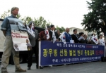 지난 2008년 5월 15일 광우병 촛불시위가 열리는 서울시청광장에서 애국주의연대 최용호 대표 (당시 자유청년연대 대표), 북한인권운동가 노베르트 폴러첸 박사 등 보수우파 시민단체 회원들과 탈북자들이 북한 인권 외면하고 국민 선동하는 광우병 촛불시위를 반대하는 기자회견을 개최했다.