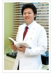 생기한의원 신덕일 원장은 “근본적으로 성장을 시킨다는 개념보다 성장을 방해하는 환경을 제거하는 쪽으로 초점을 맞춰야 한다”고 부모들에게 조언한다.