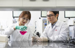 LG화학 생명과학사업본부 연구원들이 신약 연구 활동을 진행하고 있다