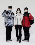 왼쪽부터 베이징올림픽 국가대표 김민석(스피드스케이팅), 이유빈(쇼트트랙), 곽윤기(쇼트트랙) 선수가 ‘베이징올림픽 G-30일 행사’에서 팀코리아 공식 단복을 입고 파이팅을 외치고 있다