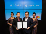 왼쪽부터 라이언 푸아 싱가포르 항공 로열티 마케팅 부사장과 이석창 신한카드 Pay Platform 그룹장이 기념 촬영을 하고 있다