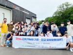 농어촌청손녀육성재단 2022 지속가능한 기후·환경 탐방활동(일본) 참가자들이 기념 촬영을 하고 있다