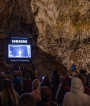 슬로베니아 포스토이나 동굴에 설치된 삼성전자 라이프스타일TV ‘더 테라스’