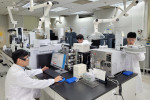 대전 애경케미칼 연구소에서 연구원들이 R&D활동에 매진하고 있다