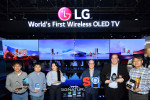 세계 최초로 4K·120Hz 무선 전송 솔루션을 탑재한 LG 시그니처 올레드 M이 CES 2023의 공식 어워드에서 최고 제품으로 선정됐다