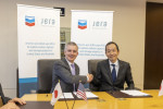 Chris Powers, Vice President of Carbon Capture Utilization and Storage at Chevron, and Mr. Gaku Takagi, Executive Officer, Head of the Resource Procurement and Investment Division of JERA, sign MOU to explore carbon capture and storage projects in United States and Australia. (Photo: Business Wire)