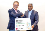 왼쪽부터 LG CNS 현신균 대표와 구글 클라우드 토마스 쿠리안(Thomas Kurian) CEO가 기념 촬영을 하고 있다