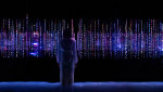 As visitors touch the countless crystals of light floating in the air, the work transforms interactively. On view at teamLab Planets, a body immersive museum in Toyosu, Tokyo. (teamLab, Ephemeral Solidified Light / Photo: teamLab)