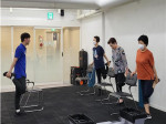 리뱅랩 참여자들이 스피크하이퍼포먼스센터에서 운동재활 지도를 받고 있다