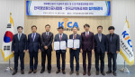 한국정보통신공사 강창선 중앙회장(왼쪽 네번째), 한국교직원공제회 이상목 S2B 사업대표(왼쪽 다섯번째)가 ‘S2B 및 정보통신공사 이용 활성화를 위한 업무협약(MOU)’을 14일 체결했다