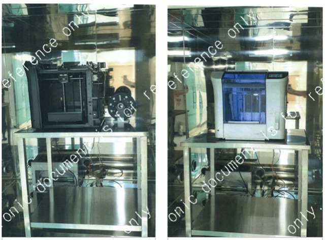 사진 왼쪽 오픈형 3D프린터와 밀폐형 3D프린터를 이용해 유해가스 성분 검사를 진행하고 있다.