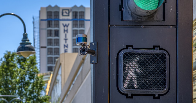 리노의 네바다 응용 연구 센터인 네바다 대학은 벨로다인의 라이다 센서를 교차로 표지판과 교차로에 배치하여 교통 분석, 혼잡 관리 및 보행자 안전을 개선했다