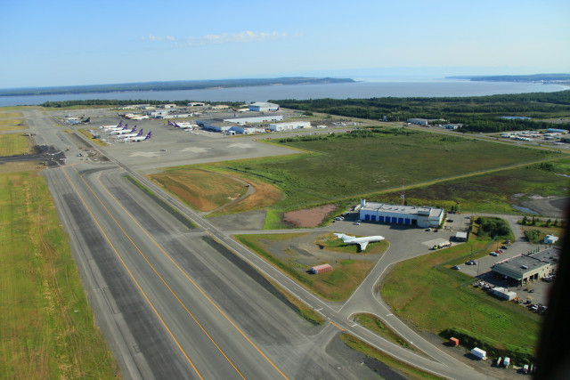 알래스카 카고 앤 스토리지는 세계에서 6번째로 붐비는 화물 공항인테드 스티븐스 앵커리지 국제공항에 전략적으로 위치한 70만평방피트의 냉장 시설을 알래스카주와 55년 지상 임대 계약을 체결했다