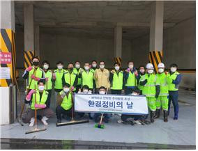 금천구시설관리공단이 시흥5동 방수 계곡 지평식 주차장 환경정비를 실시했다