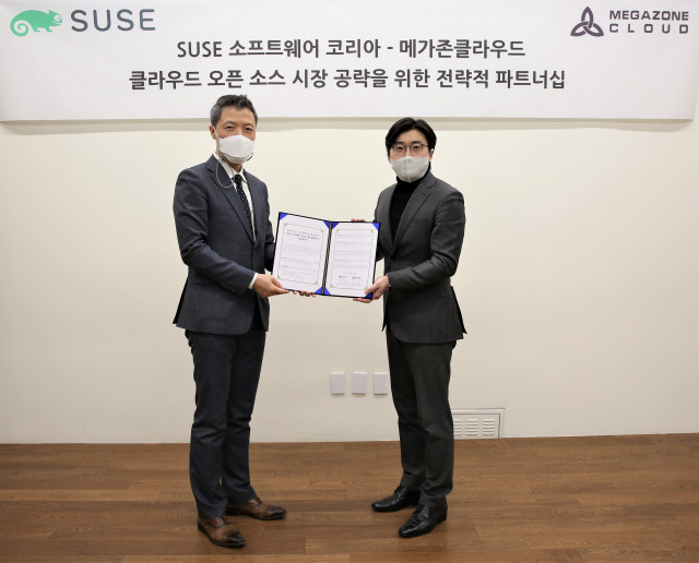 왼쪽부터 SUSE 코리아 최근홍 지사장, 메가존클라우드 이주완 대표