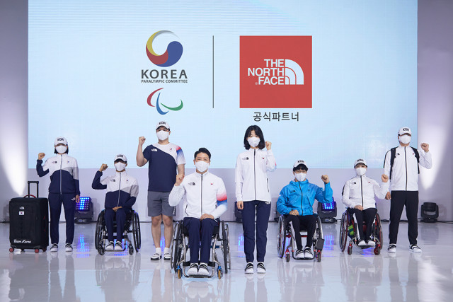 국가대표 공식 단복을 착용한 도쿄패럴림픽 대한민국 국가대표 선수단