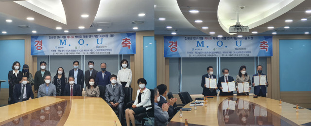 학교법인 서림학원과 케나프그룹, 한국취업지원협회가 업무 협약을 맺고 기념촬영을 하고 있다