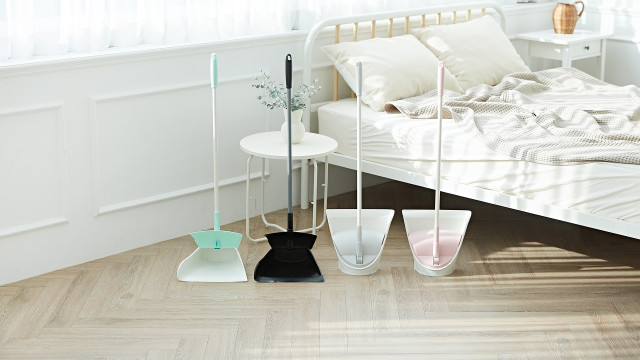 CURELIFE's broom with dustpan set BROOMBI has been launched on Kickstarter.