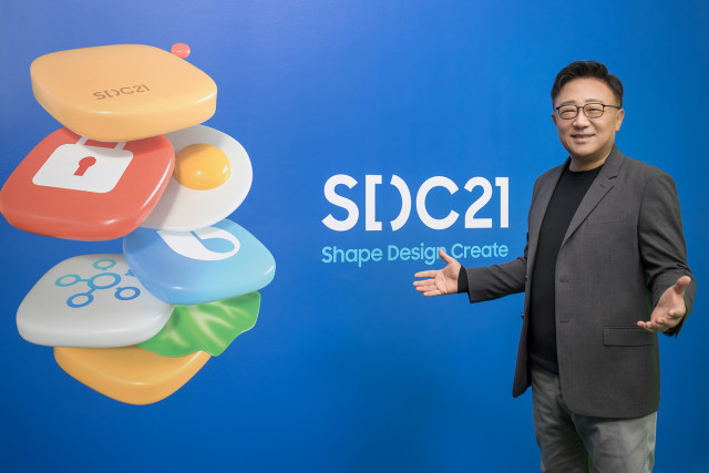 온라인으로 개최된 ‘삼성 개발자 콘퍼런스 2021’에서 삼성전자 고동진 대표이사 사장이 기조연설을 하고 있다