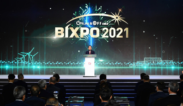 정승일 한국전력 사장이 BIXPO 2021 개막식에서 개회사를 하고 있다