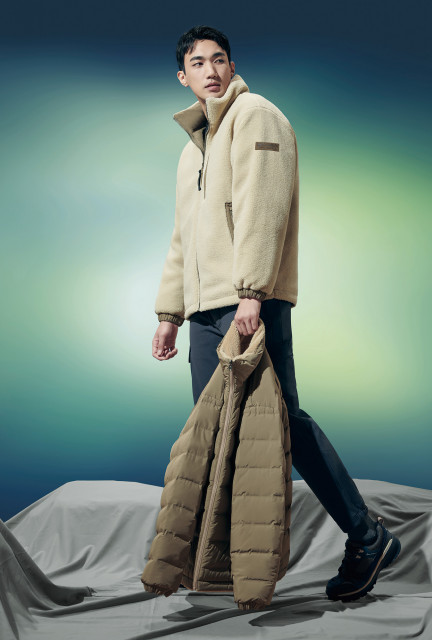 레드페이스가 ‘리버시블 보아 튜브 다운 재킷’을 출시했다