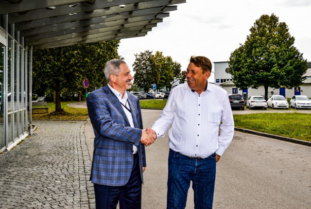 왼쪽부터 Bob Romeo Anaqua CEO와 Wulf Höflich Lilium 지적재산권 부문장이 Lilium 본사에서 회동하고 있다