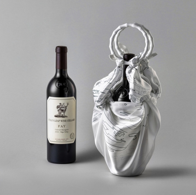 신세계L&B가 출시한 ‘스택스 립 페이 까베르네 소비뇽’ 설 와인 선물 세트