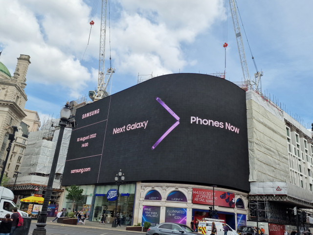 영국 런던 피카딜리 광장(Piccadilly Circus)에 설치된 디지털 옥외 광고
