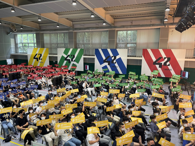 이노베이션아카데미의 42서울 오리엔테이션에 참여한 7기 교육생들