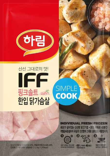 하림이 출시한 하림 IFF 핑크솔트 한입 닭가슴살 제품