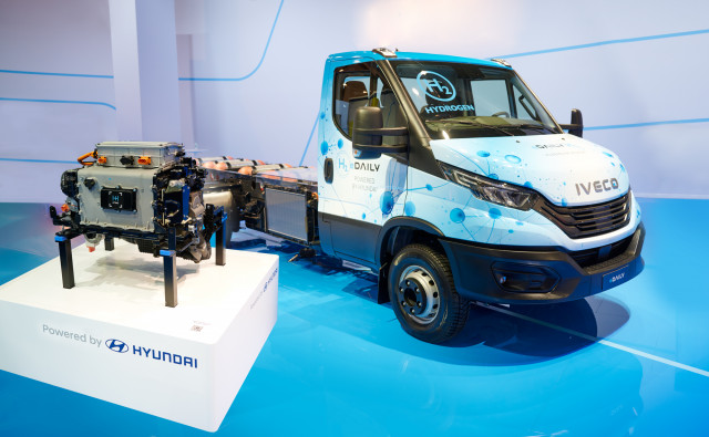 IAA 하노버 상용차 박람회 이베코 부스에 전시 중인 현대자동차의 수소연료전지시스템이 탑재된 수소전기 대형 밴 ‘e데일리 수소전기차(eDAILY FCEV)’