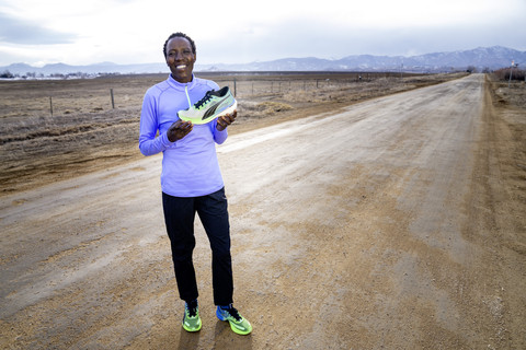 스포츠 기업 푸마(PUMA)가 케냐의 전설적인 마라톤 선수 에드나 키플라가트(Edna Kiplagat)와 계약을 체결했다. 그녀는 4월 17일 보스턴 마라톤에서부터 푸마 제품을 착용하고 경기를 펼칠 예정이다