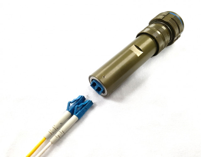 D38999 커넥터를 일반 상용케이블과 호환 되도록 설계된 제품 ‘빔커넥터-LC’