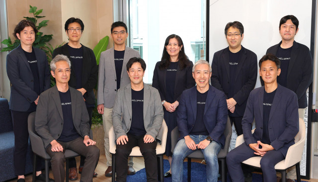 New Management Team Members: Front Row, Left to Right: Atsushi Yasuoka (Head of AxelLiner Business Division), Yuya Nakamura (CEO) , Daigo Orihara (CFO), Tatsuhiko Fukasawa (Head of AxelGlobe Business Division). Back Row, Left to Right: Yusuke Nakanishi (CSSO), Ryuichi Kokubo (Co-CTO/Information Technology), Takashi Eishima (Co-CTO/Aerospace Engineering), Makiko Hamada (CHRO), Sasaki (CISO), Yoshihiro Ota (CSO) (Photo: Business Wire)