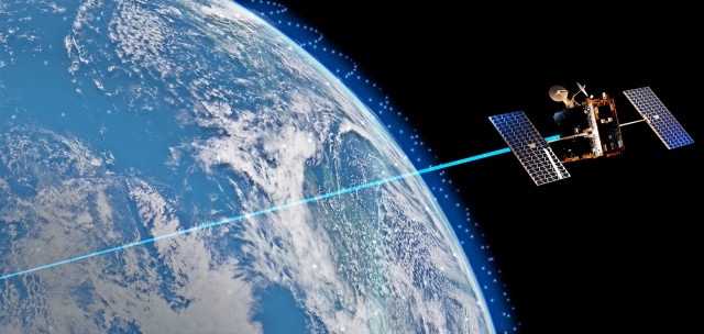 한화시스템에 개발에 착수한 ‘상용 저궤도 위성 기반 통신체계’에 활용될 원웹의 저궤도 통신위성