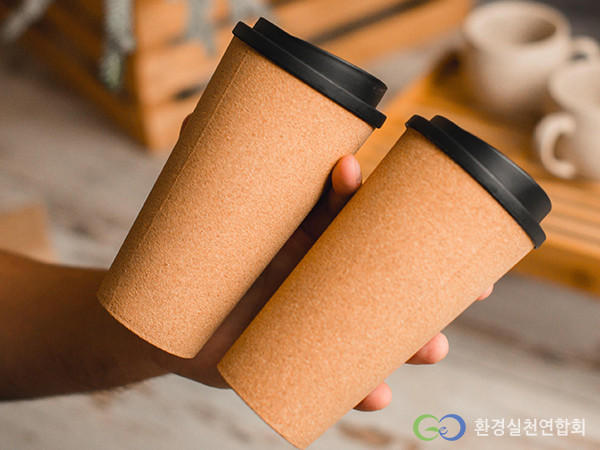 커피전문점에서 사용되는 대체품 친환경 종이컵