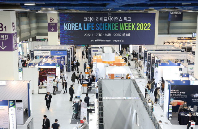 2022년 KOREA LIFE SCIENCE WEEK 전시장 전경. 2023년에는 약 150개사가 출품해 최신 기술과 제품을 선보인다