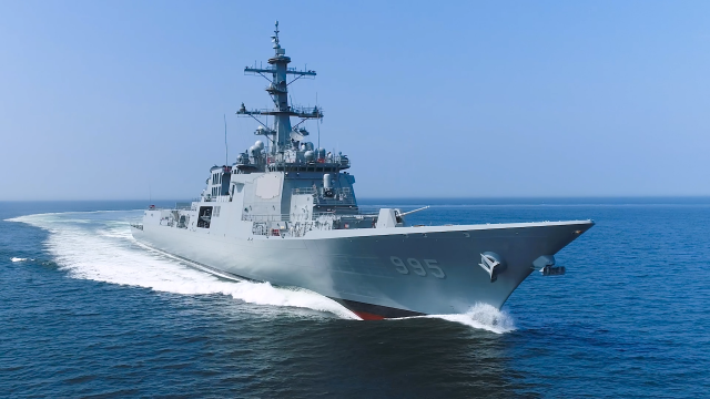 HD현대중공업이 건조해 2024년 말 해군에 인도 예정인 차세대 이지스 구축함(KDX-III Batch-II) 1번함 ‘정조대왕함’의 시운전 모습