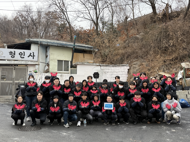 잉카엔트웍스가 지난 16일 서울 상계동에서 ‘기후 환경 취약 계층을 위한 사랑의 연탄 후원 및 봉사활동’을 진행했다