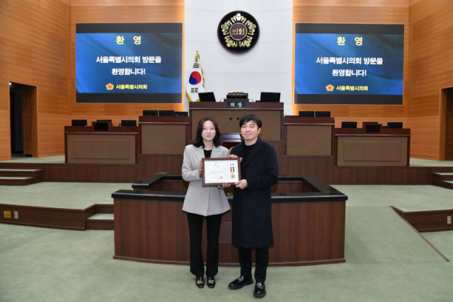 왼쪽부터 윤영희 서울시의원, 김태현 통달한의원 원장