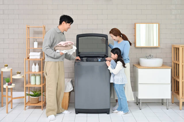 삼성전자가 전자동 세탁기에 AI 기능을 탑재한 2025년형 ‘AI 통버블 세탁기’ 신제품을 출시했다