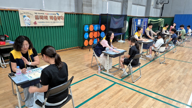 ‘드리미 마음약국’ 프로그램은 초등생 대상의 학교로 찾아가는 아웃리치 프로그램으로, 올해는 관내 2개 초등학교(화일초등학교, 염창초등학교)에서 운영됐다