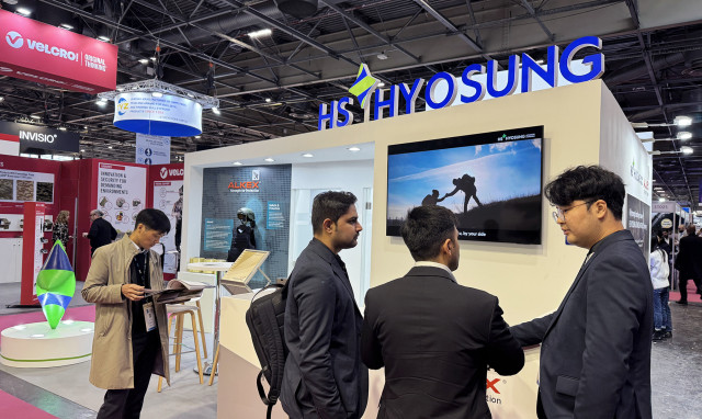 프랑스 파리에서 열리는 ‘밀리폴 파리 2025’의 HS효성첨단소재 부스 전경