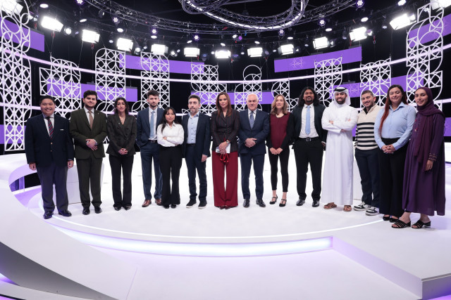 Guest speakers and participating students gather on the Doha Debates stage to discuss a fundamental question “Should ancient wisdom guide today’s societies?” — part of the show’s exploration of timeless questions shaping our world today. (Photo: AETOSWire)