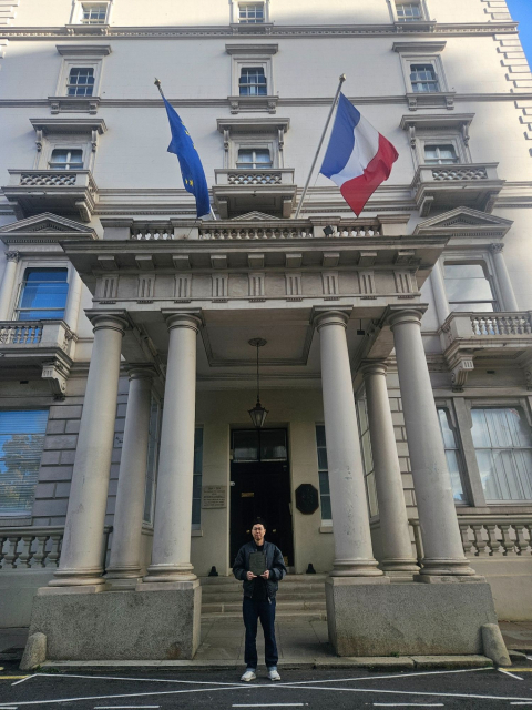 프랑스 파리 현지 부티크 네트워크와의 공급권 MOU 체결을 공식화한 제네스타 관계자. 이번 협약을 통해 제네스타는 프랑스 내 2634개 정식 부티크 브랜드와 연결된 유럽 정식 공급망에 진입하게 됐다